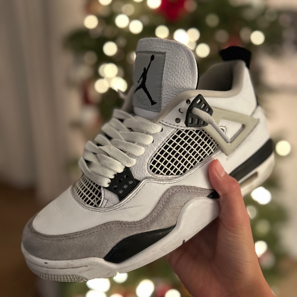 Jordan 4s